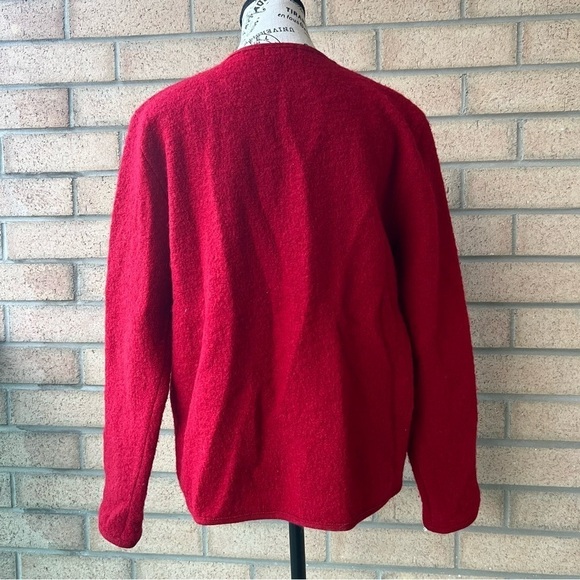 🌼 Red 100% wool cardigan with white  daisies embroidered - Picture 2 of 7